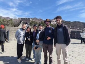 visitando la muralla a pie.jpg